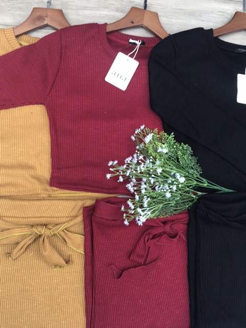 Áo thun CROPTOP ,chân váy thắt nơ (nguyên set )