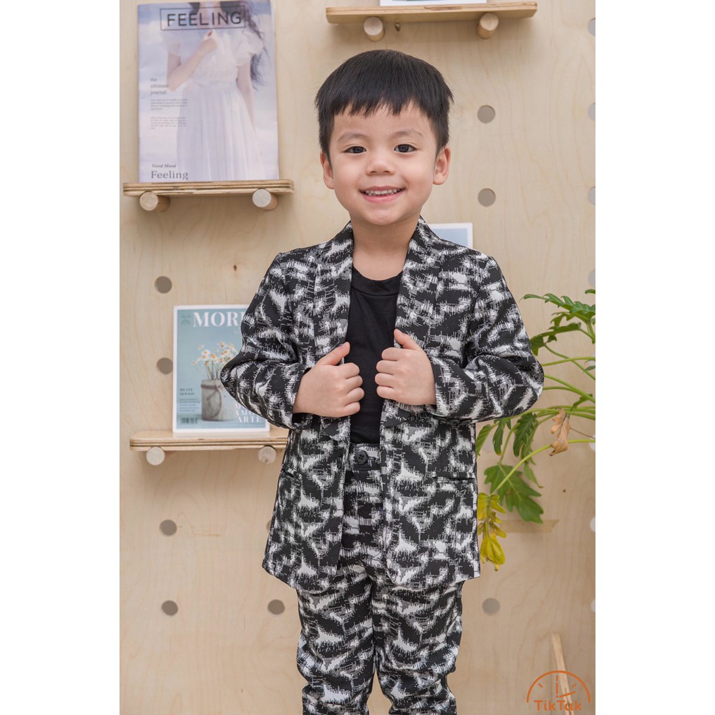 SET QUẦN ÁO VEST BÉ TRAI HỌA TIẾT GẤM