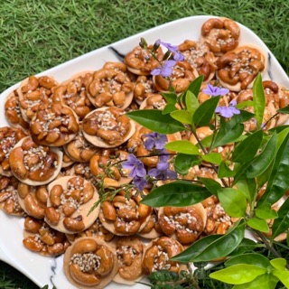 HŨ 300GR BÁNH HẠT ĐIỀU MẬT ONG RẮC MÈ