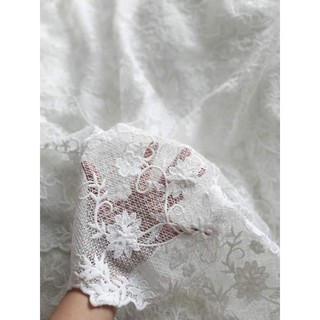 vải ren chỉ thêu hoa