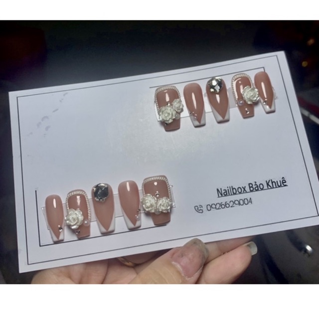 mẫu nail cô dâu nhẹ nhàng