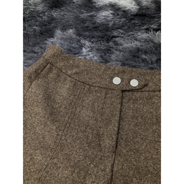Quần dạ màu nâu size M mua ở May botique pass 139