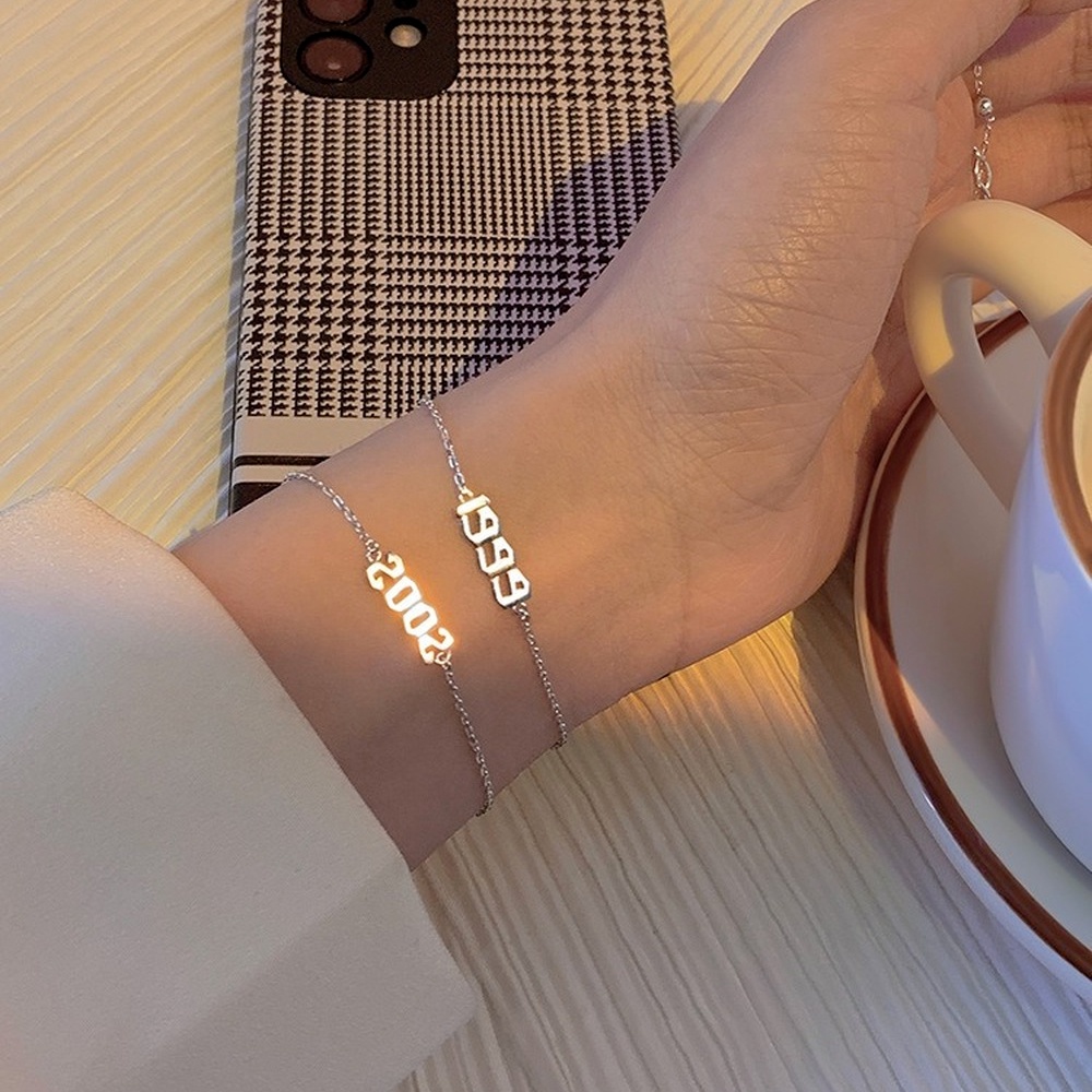 Vòng Đeo Tay Bằng Thép Titan Họa Tiết Số Năm Mới Đơn Giản Thời Trang Dành Cho Nữ