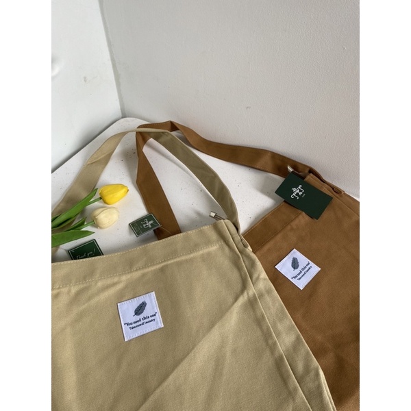 Túi đeo chéo travel logo chiếc lá “you need this one”(hình+ video thật)