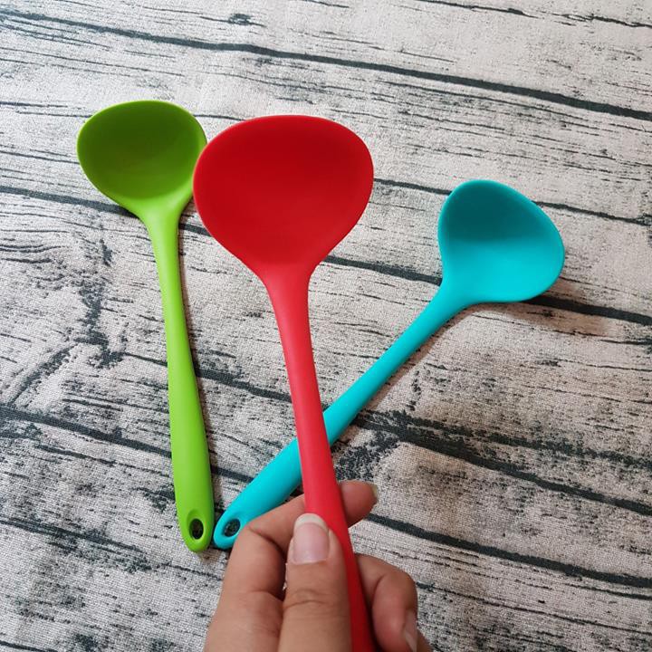 HCM - Môi múc canh silicon nguyên khối 21cm