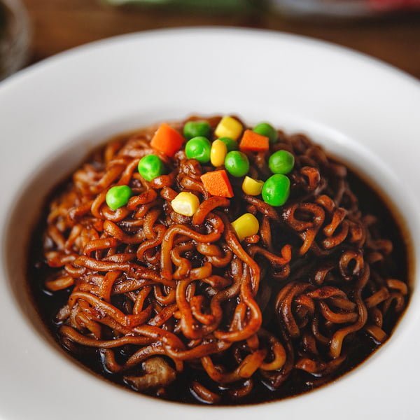 Lốc 5 Gói Mì Trộn Tương Đen Nongshim Chapagetti - Hàn Quốc | BigBuy360 - bigbuy360.vn