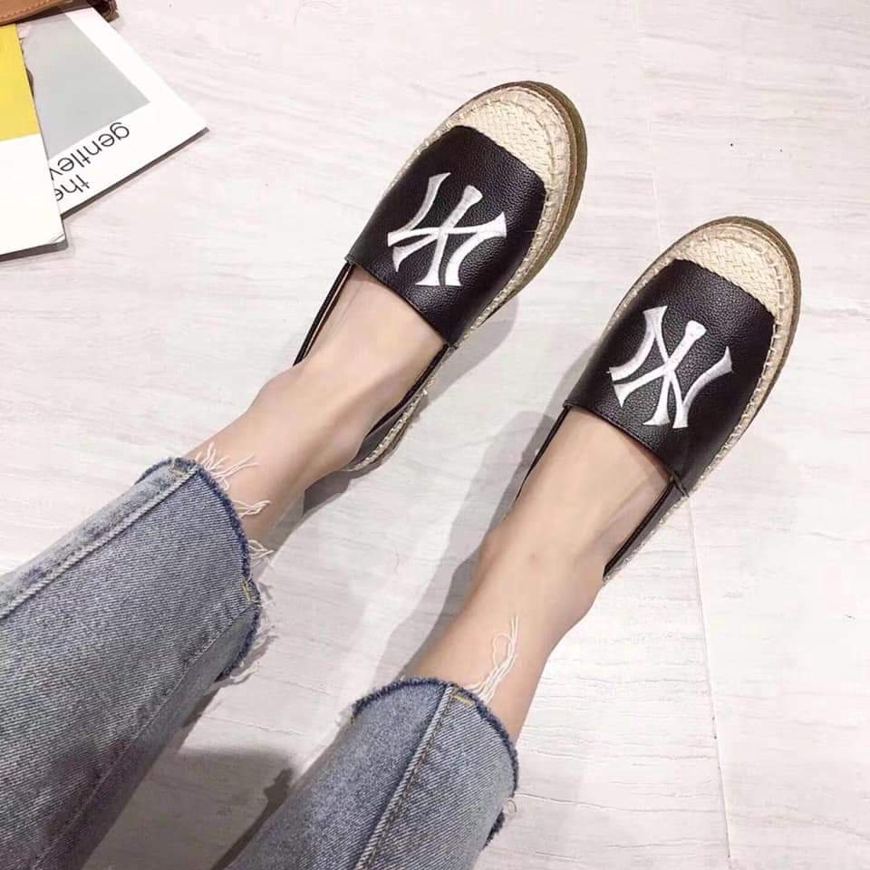 Giày Slip On Chất Da Đế Viền Cói Thêu Chữ Họa Tiết (Fullbox - 887)