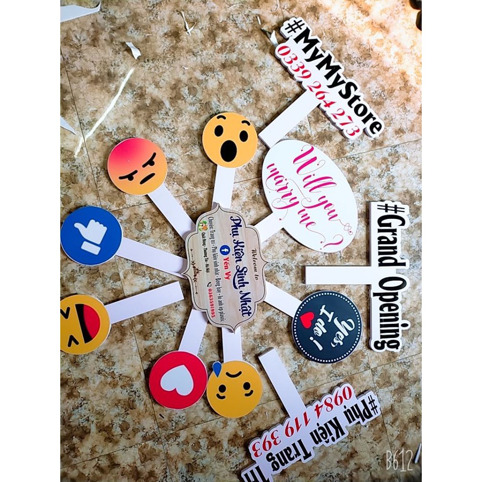 hastag cầm tay chụp ảnh