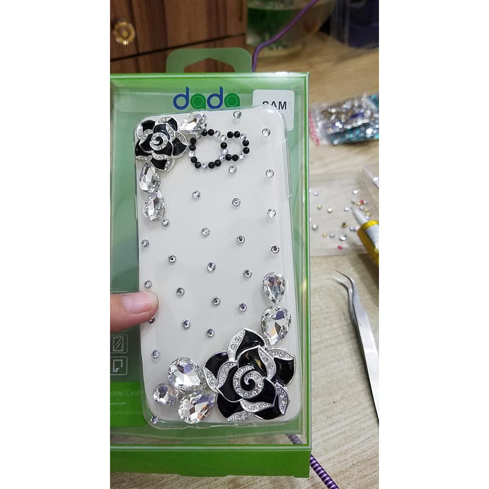 Ốp lưng đính đá Iphone- Samsung- Oppo (mẫu hoa trà đá pha lê)