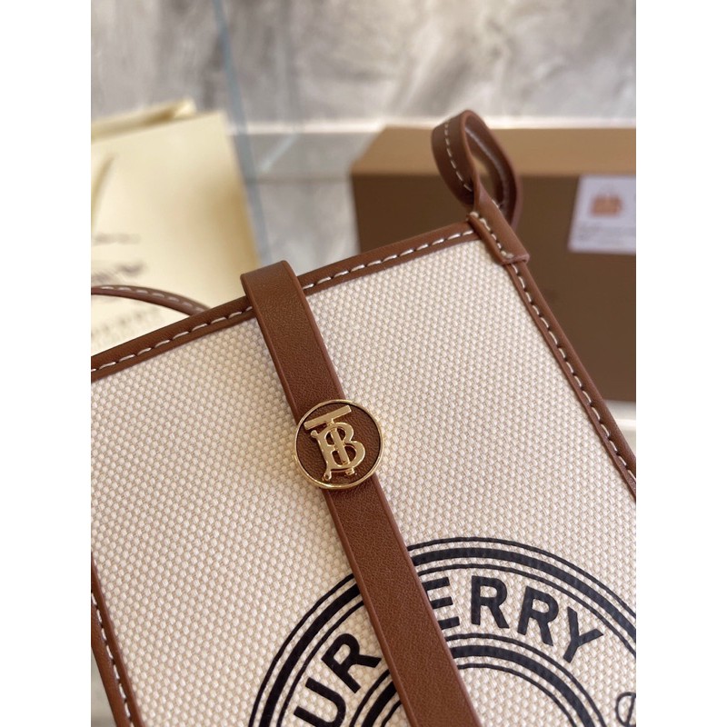 Túi đeo chéo Đây là mẫu couple dành cho cả nam và nữ burberry bbr