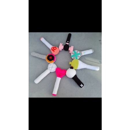 Gậy lightstick các nhóm nhạc Hàn Quốc móc len cho các fan thích đu " ai đồ " một cách đẳng cấp:)