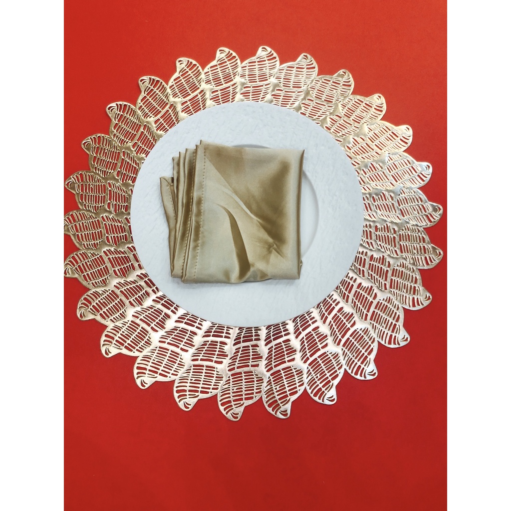 Tấm lót bàn ăn, lót lọ hoa, placemat, nhựa dẻo màu bạc, đường kính 38cm, xinh, rẻ, tiện lợi