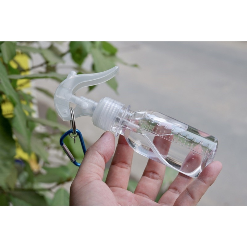 Bình Xịt Rửa Tay khử khuẩn Mini 100ml  Có Thể Tái Sử Dụng Kèm Móc Khóa  Trên đầu xịt có tích hợp khóa gài công