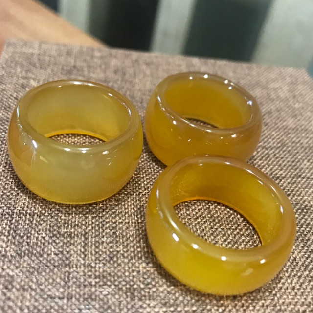 CHIẾC NHẪN PHONG THUỶ NAM ĐÁ VÀNG TRƠN NI 19MM ĐEO NGÓN TAY CÁI HAY GIỮA ĐỒNG GIÁ CHỈ 199K 1 CHIẾC MỆNH KIM THỔ
