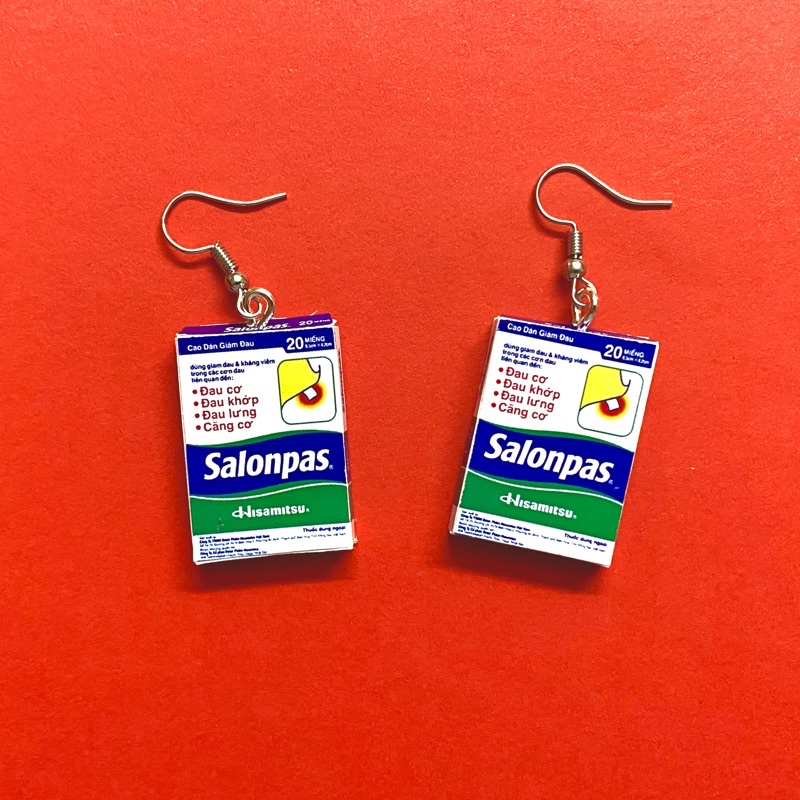 Khuyên tai Salonpas có Salonpas ở trong