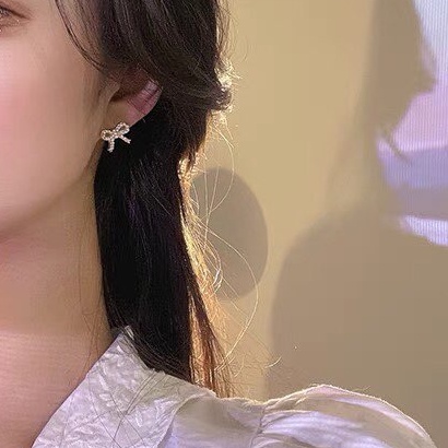 Khuyên tai hạt đính nơ sát tai nhẹ nhàng dễ thương KT04