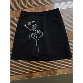 Chân váy cchat size M-lót là quần