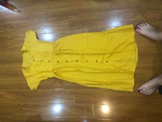 váy đũi cúc giữa