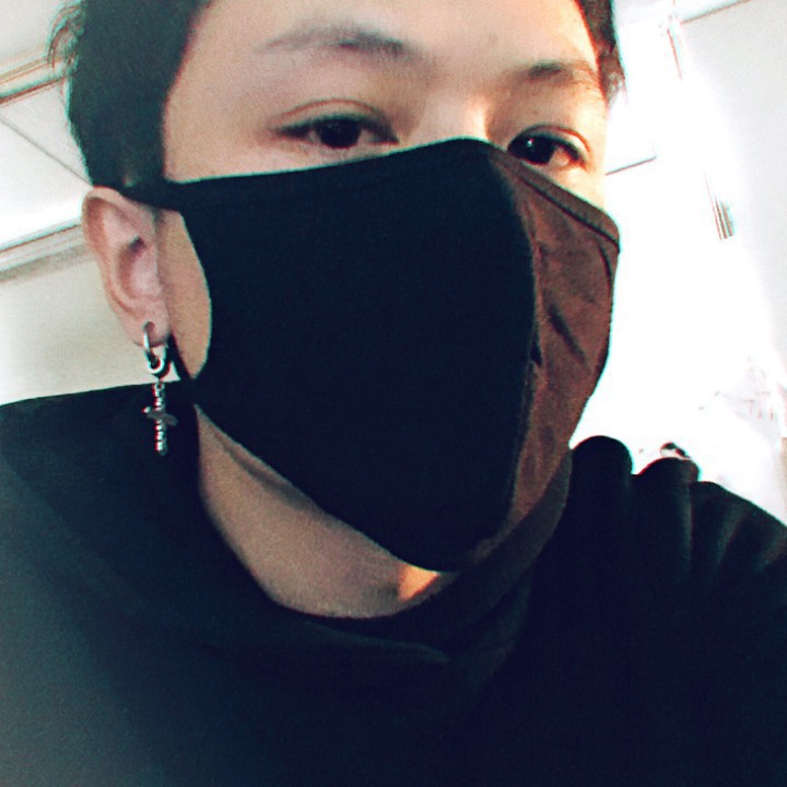 Bông Tai Nam Tòn Ten Thánh Giá Titan Không Đen TT 1705