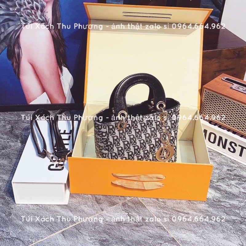 Túi quai xách hoạ tiết chữ, kèm dây đeo chéo và móc treo tròn (cam kết chuẩn ảnh)