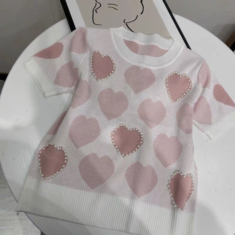 Áo len hình trái tim đính trai