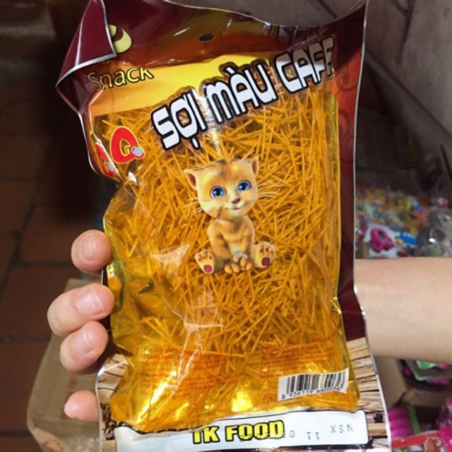 1 bịch 30 gói snack sợi màu cafe