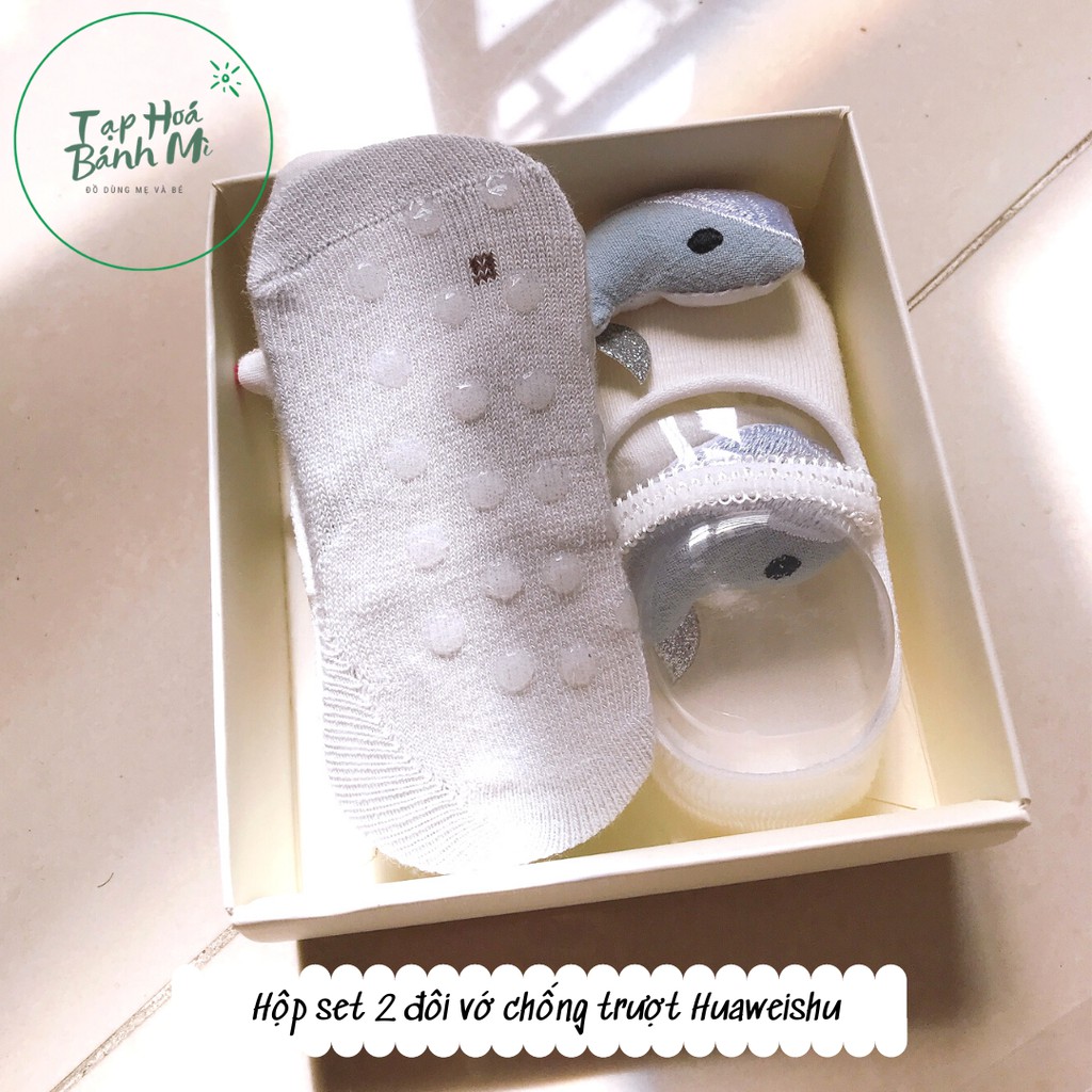 Set 2 đôi vớ chống trượt Huaweishu có hộp cho bé sơ sinh (0-6m)