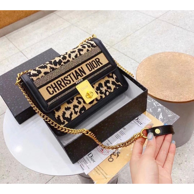 Túi xách W566-22 Dior Dauphine hàng đẹp fullbox bill card tag vàng đằm đẹp