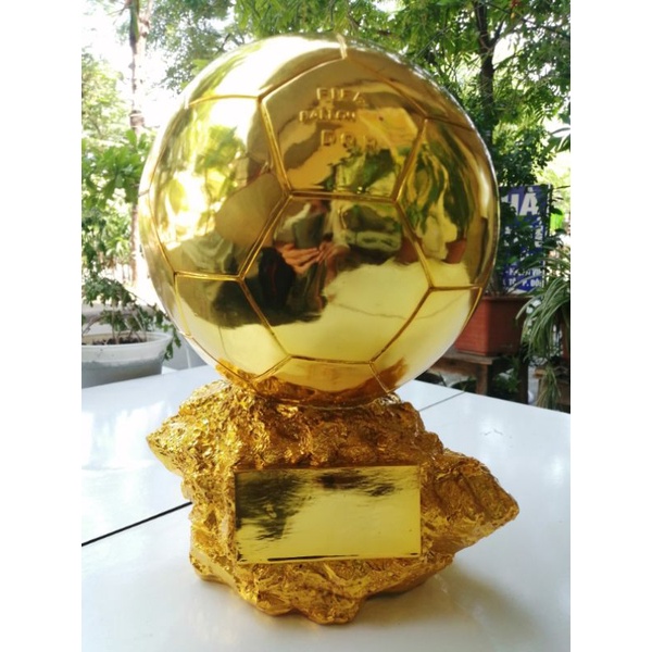 Mô hình cup quả bóng vàng
