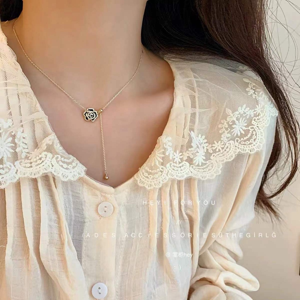 Dây Chuyền Mặt Hoa Trà Đen Đính Đá Phong Cách Retro Thời Trang