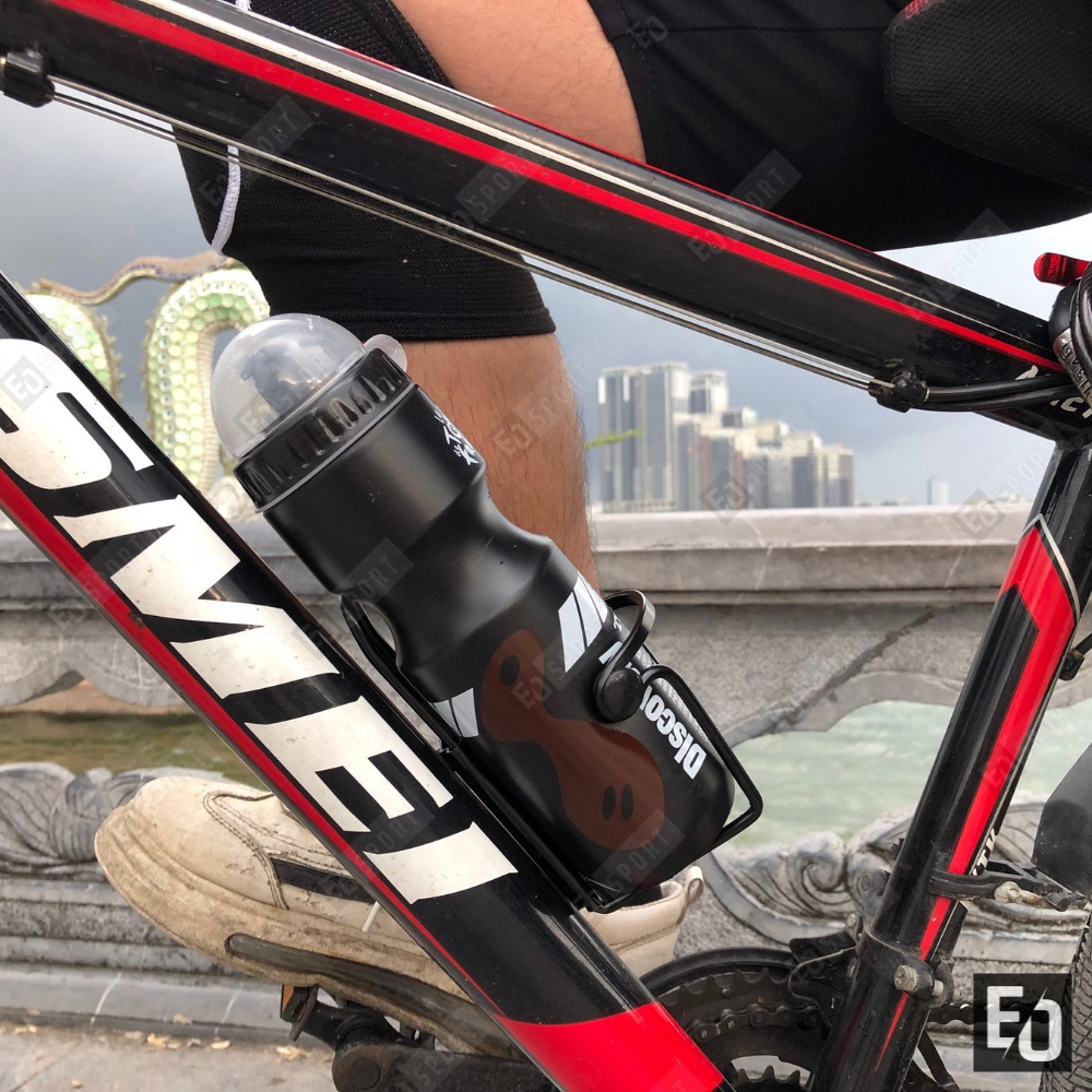 Bình Nước Xe Đạp Thể Thao Bằng Nhựa 750ML  +  Móc Sắt Ốc Vít Theo Màu -EO.sportDZ