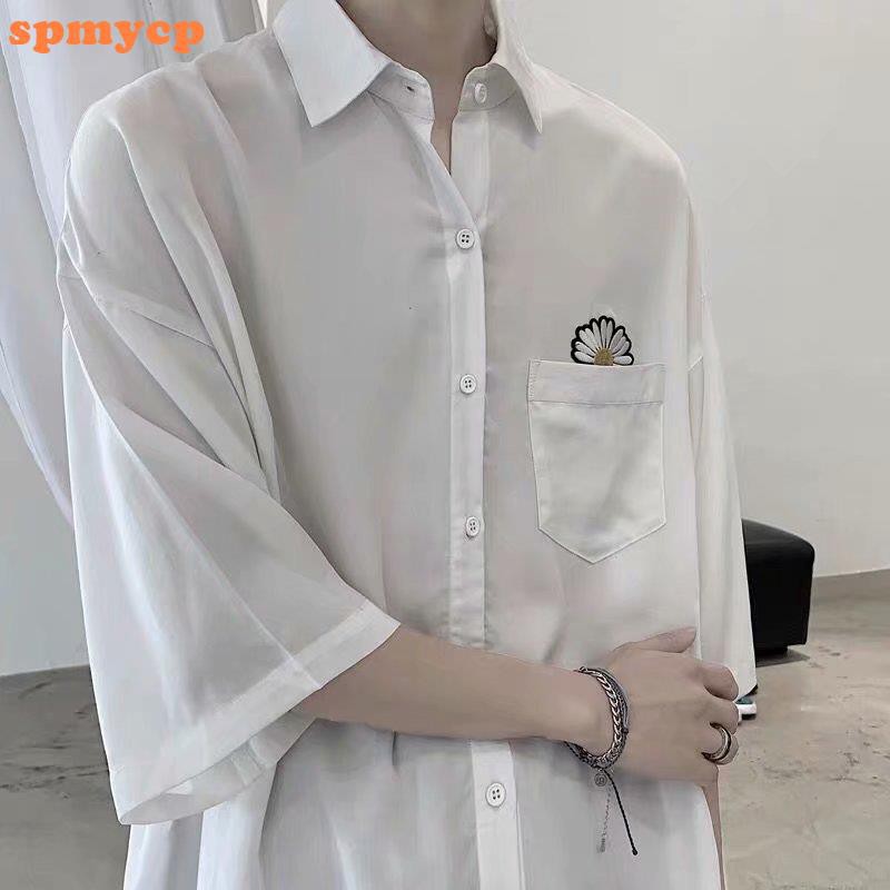 Áo sơ mi tay ngắn dáng rộng họa tiết hoa cúc màu trắng/đen | BigBuy360 - bigbuy360.vn