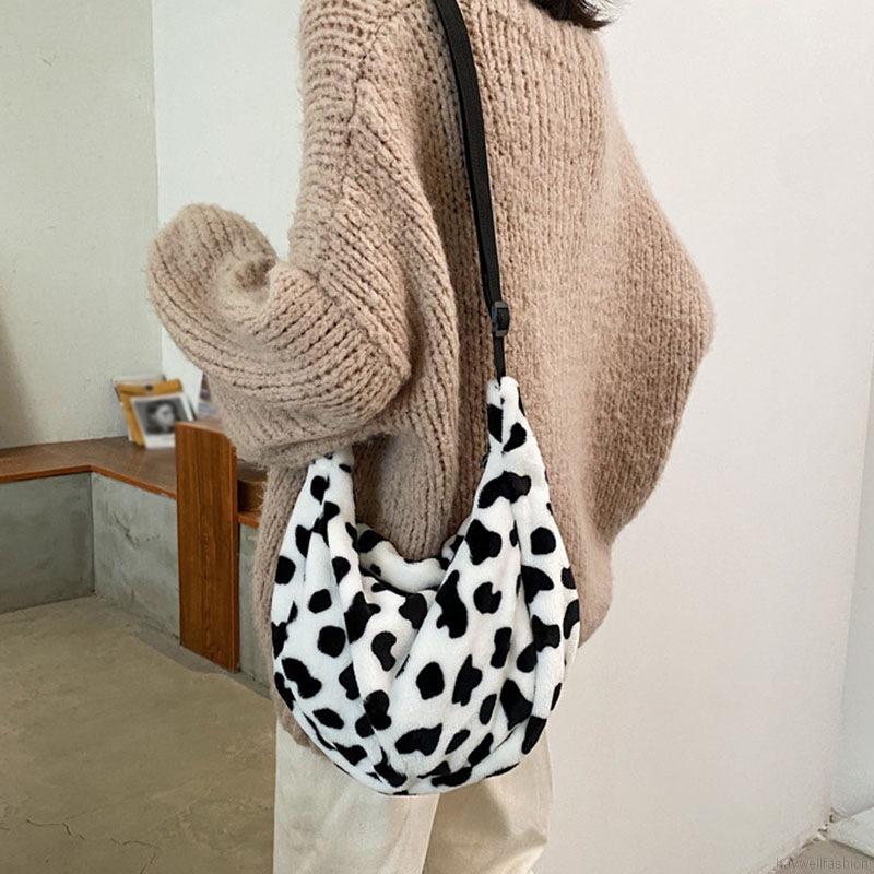 Túi đeo chéo họa tiết da bò sành điệu cho nữ