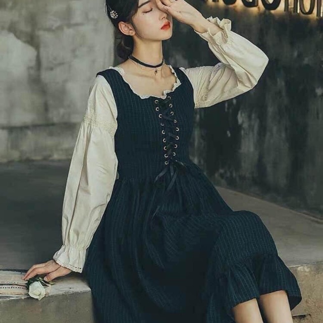 Váy đỏ retro