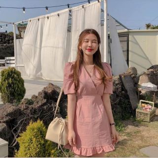 Đầm hồng đắp chéo
