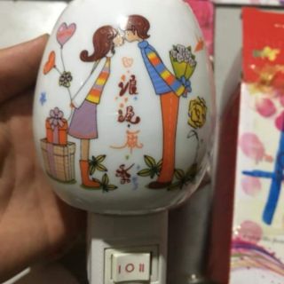 Đèn xông tinh dầu mini kèm tinh dầu