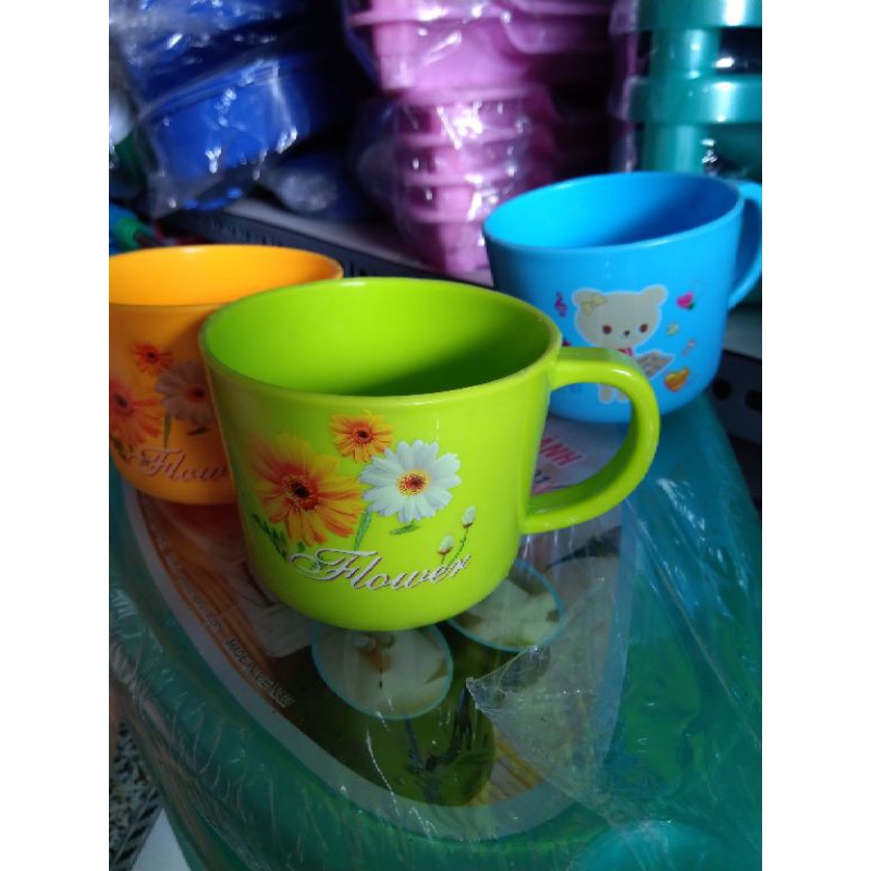 Tách nhựa uống nước