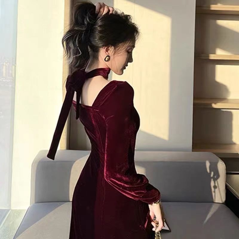 VÁY CỔ VUÔNG NỮ