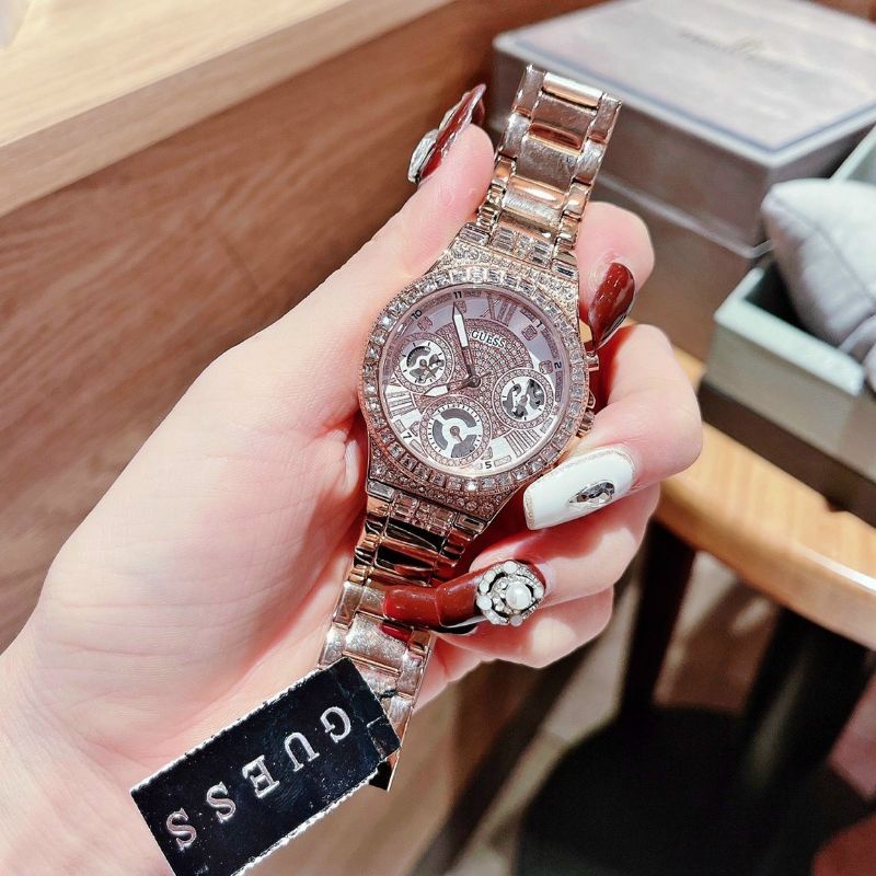 Đồng Hồ Nữ GUESS viền đá 4 máy 5 kim