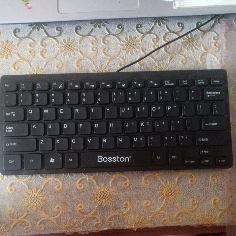 bàn phím Boston cũ màu đen