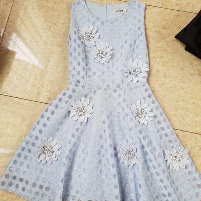 Váy xoè đính hoa