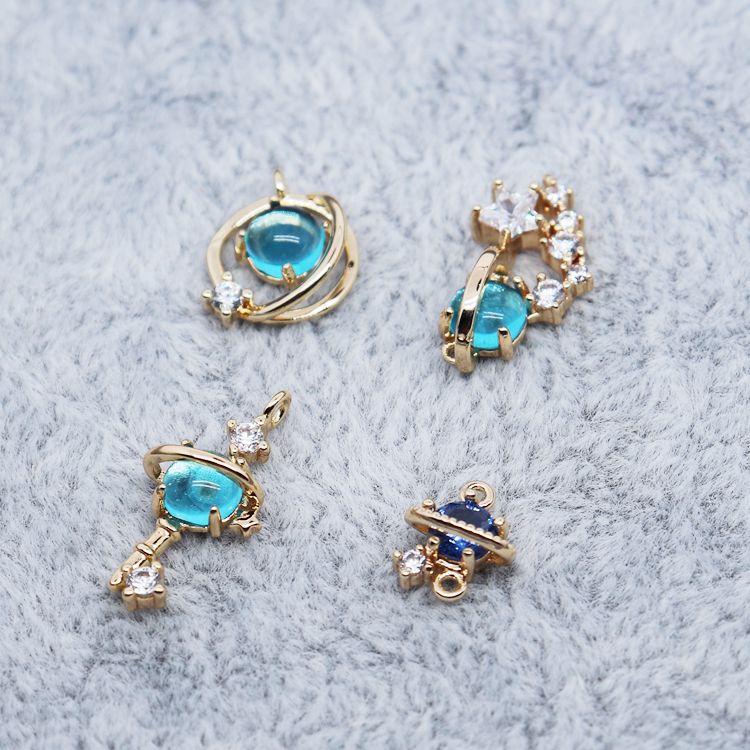 Mặt Dây Chuyền Hình Hành Tinh Ba Chiều Bằng Đồng Mạ Vàng 18K