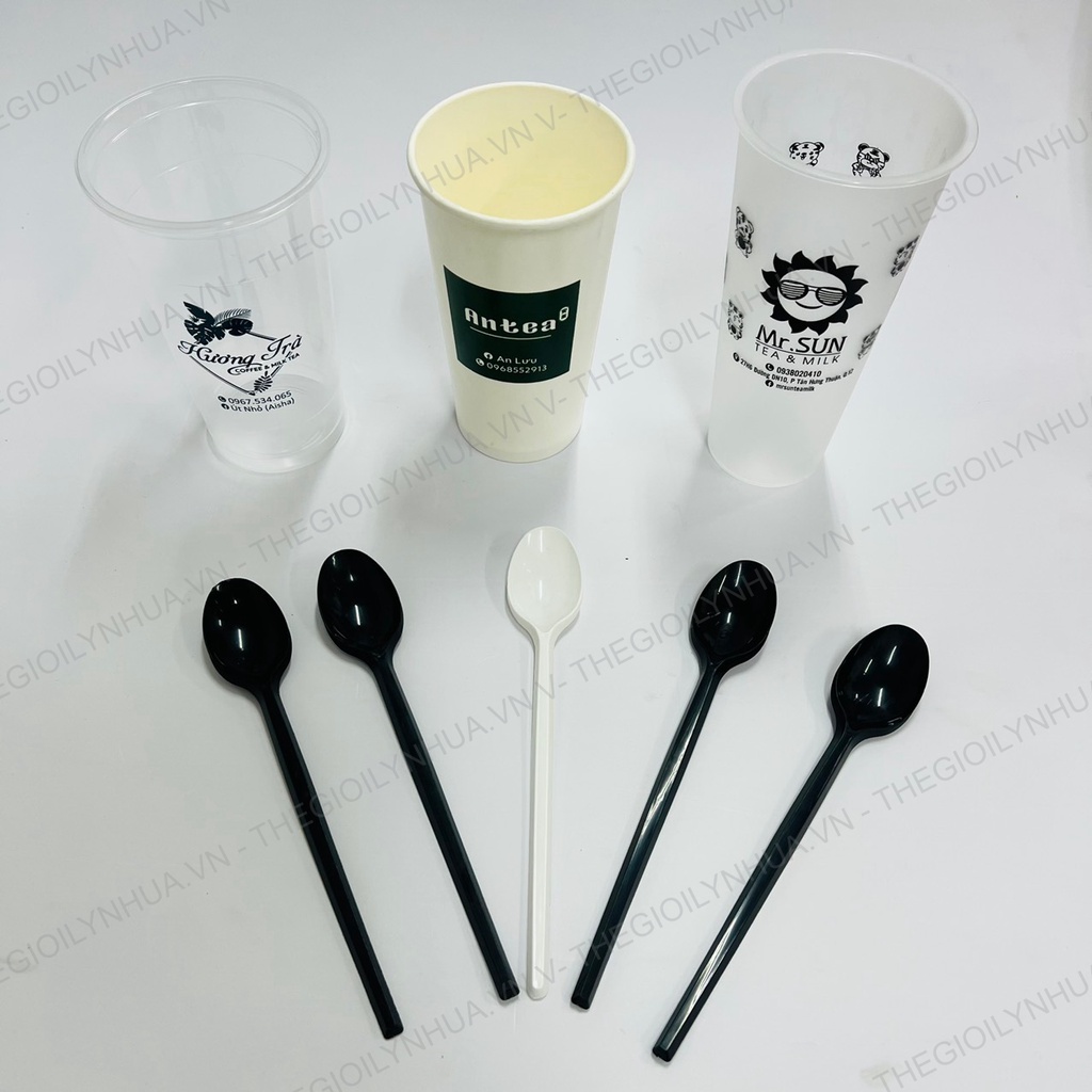 50 thìa nhựa cao cấp dùng 1 lần, thìa trà sữa cán dài 20cm dùng cho cốc 700ml có 2 màu đen và trắng