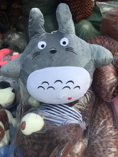 Gấu totoro ôm