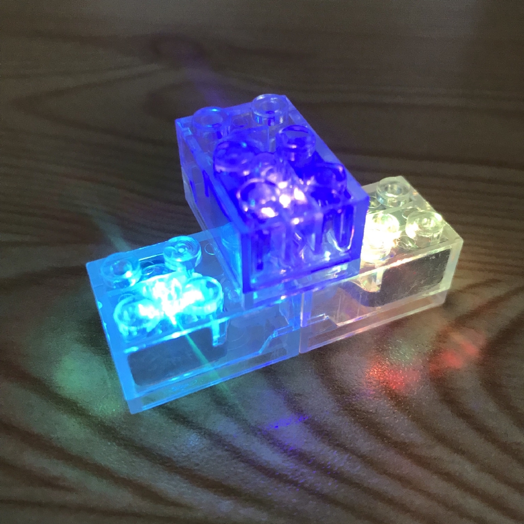 Bộ Đồ Chơi  Xếp Hình Trong Suốt Có Đèn Led Thú Vị Cho Bé