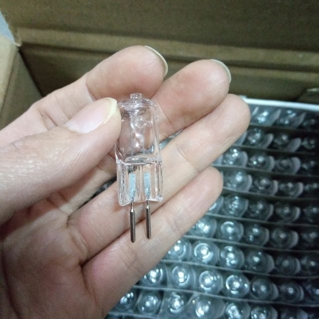 Bóng đèn xông tinh dầu.