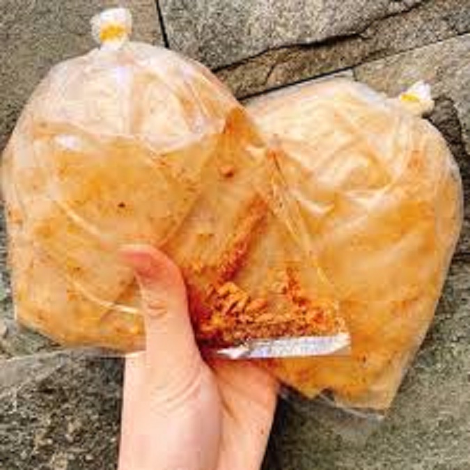 1 bịch 50g bánh tráng xike muối tỏi