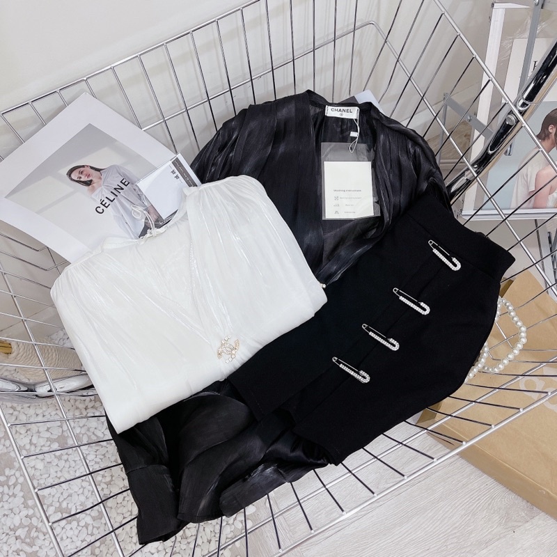 Set bộ sơ mi chân váy ghim cá tính