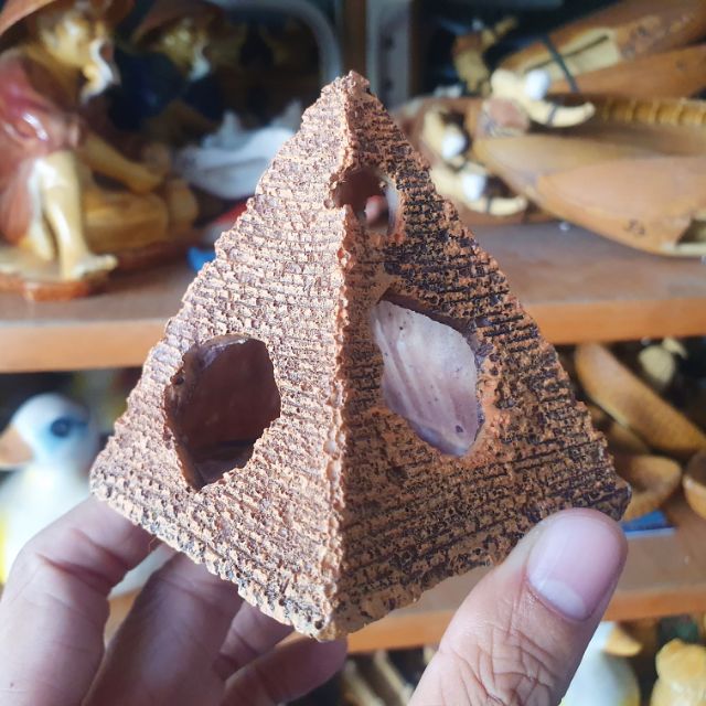 KIM TỰ THÁP TRANG TRÍ HỒ CÁ NON BỘ 8x7x9cm