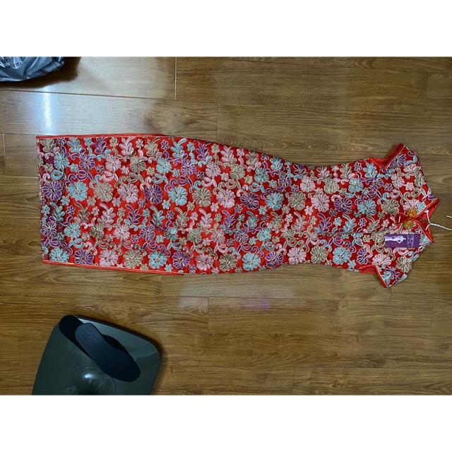 Váy xườn xám đỏ